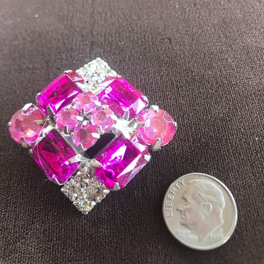 VINTAGE BROOCH